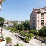 Quieto Vicino Stazione E Metropolitana