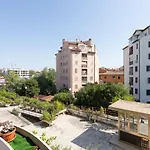 Quieto Vicino Stazione E Metropolitana * Rom