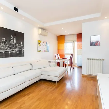 Quieto Vicino Stazione E Metropolitana